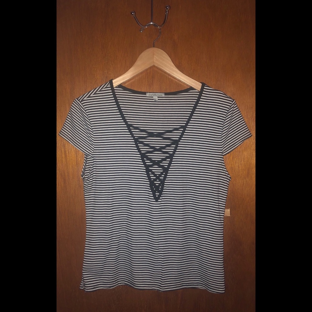 Black & white low cut top